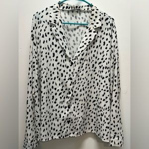 Ecowish Long Sleeve Button Down Blouse.  White with black spots.  Size XXL